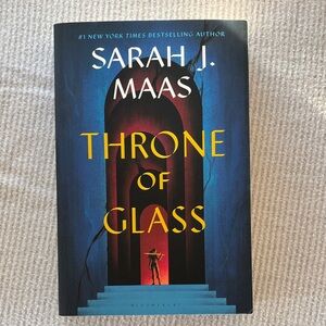 Throne of Glass Hardcover Book